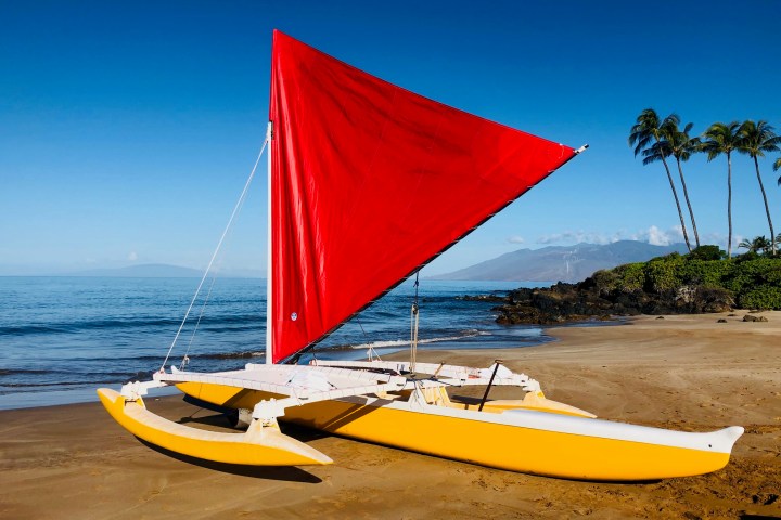 a boat sitting on top of a beach